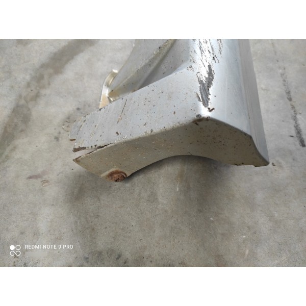 Saia Spoiler Lateral Direito Hyundai Azera 2005/11 Detalhes