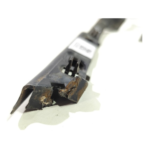 Guia Parachoque Dianteiro Esquerdo Chevrolet Tigra Detalhe