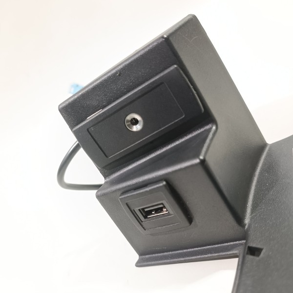 Entrada Usb E Auxiliar Mercedes C180 C200 W204 07 14