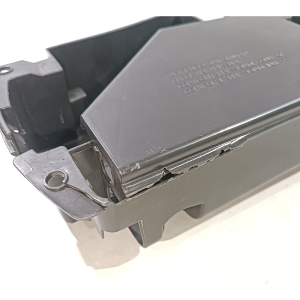 Caixa Ferramentas Mercedes C180 C200 07 14 Detalhes