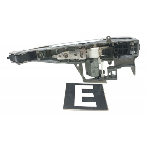 Macaneta Externa Traseira Esquerda Peugeot 3008 2008 2016 Prateado Traseira