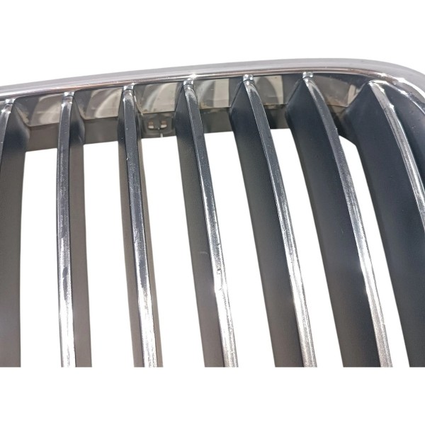 Grade Direita Parachoque Dianteiro Bmw 528 F10 11 17: