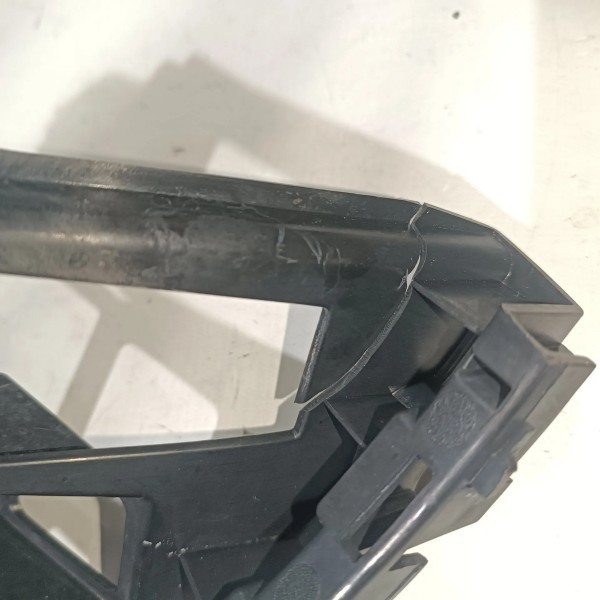 Guia Parachoque Traseiro Vw Jetta 2012 17 5c6807393d Detalhe
