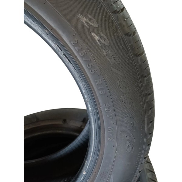 Par Pneus Pirelli Scorpion 225/55r18 Dot 3224 70% Forester