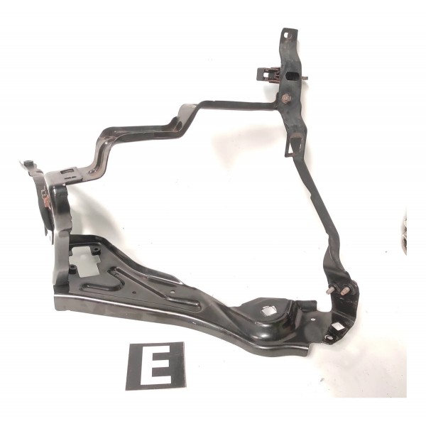 Moldura Suporte Farol Esquerdo Mercedes C180 Cgi 2014 W204