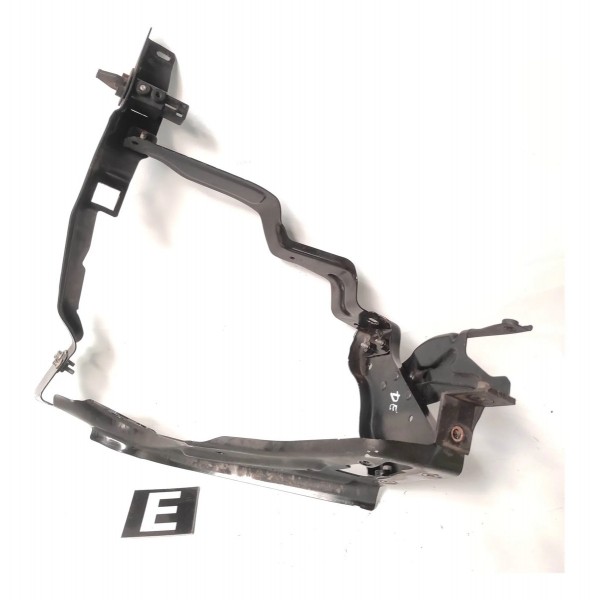 Moldura Suporte Farol Esquerdo Mercedes C180 Cgi 2014 W204