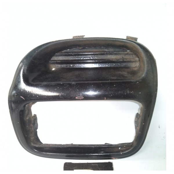 Moldura Farol De Milha Direito Subaru Forester 1998 Detalhe