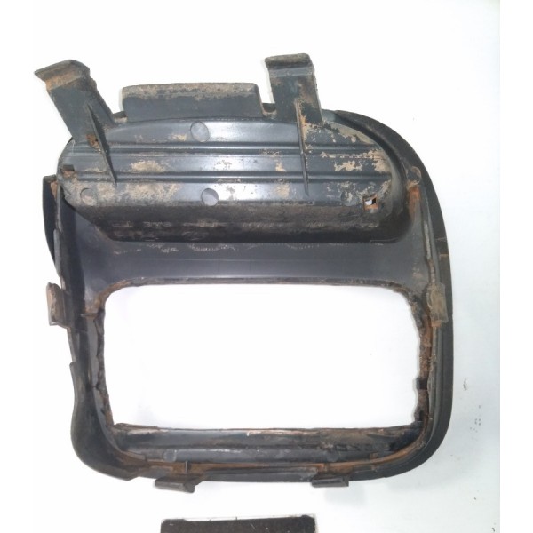 Moldura Farol De Milha Direito Subaru Forester 1998 Detalhe